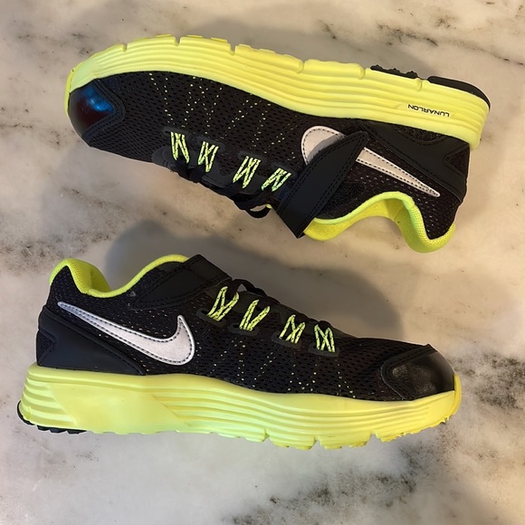 NWT, Nike lunarglide, youth size 2.5 - Picture 3 of 6